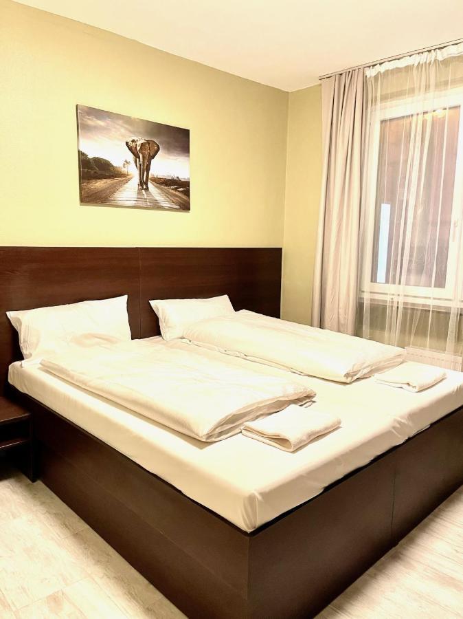 Hotel City Star Francoforte sul Meno Esterno foto