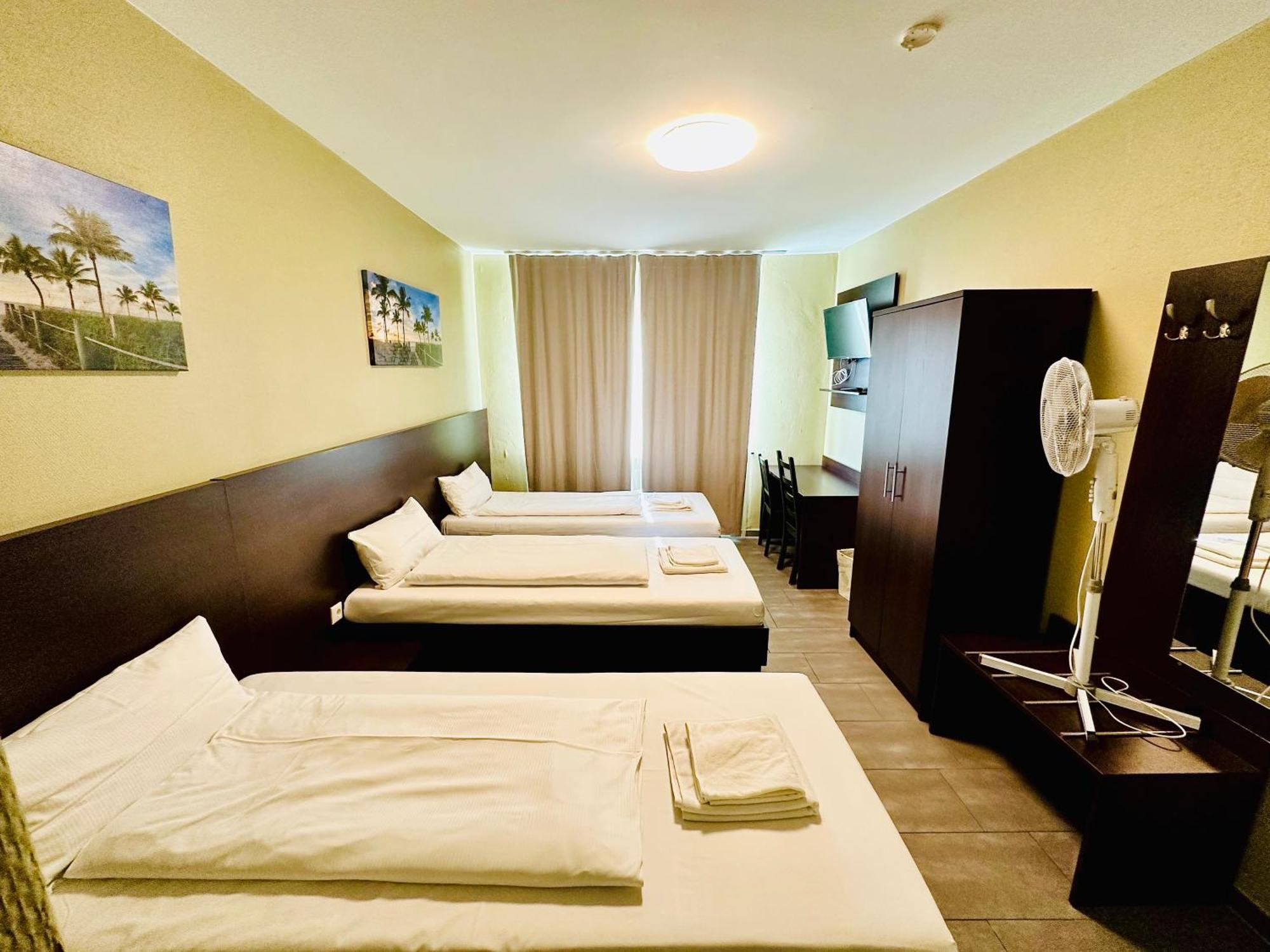 Hotel City Star Francoforte sul Meno Esterno foto