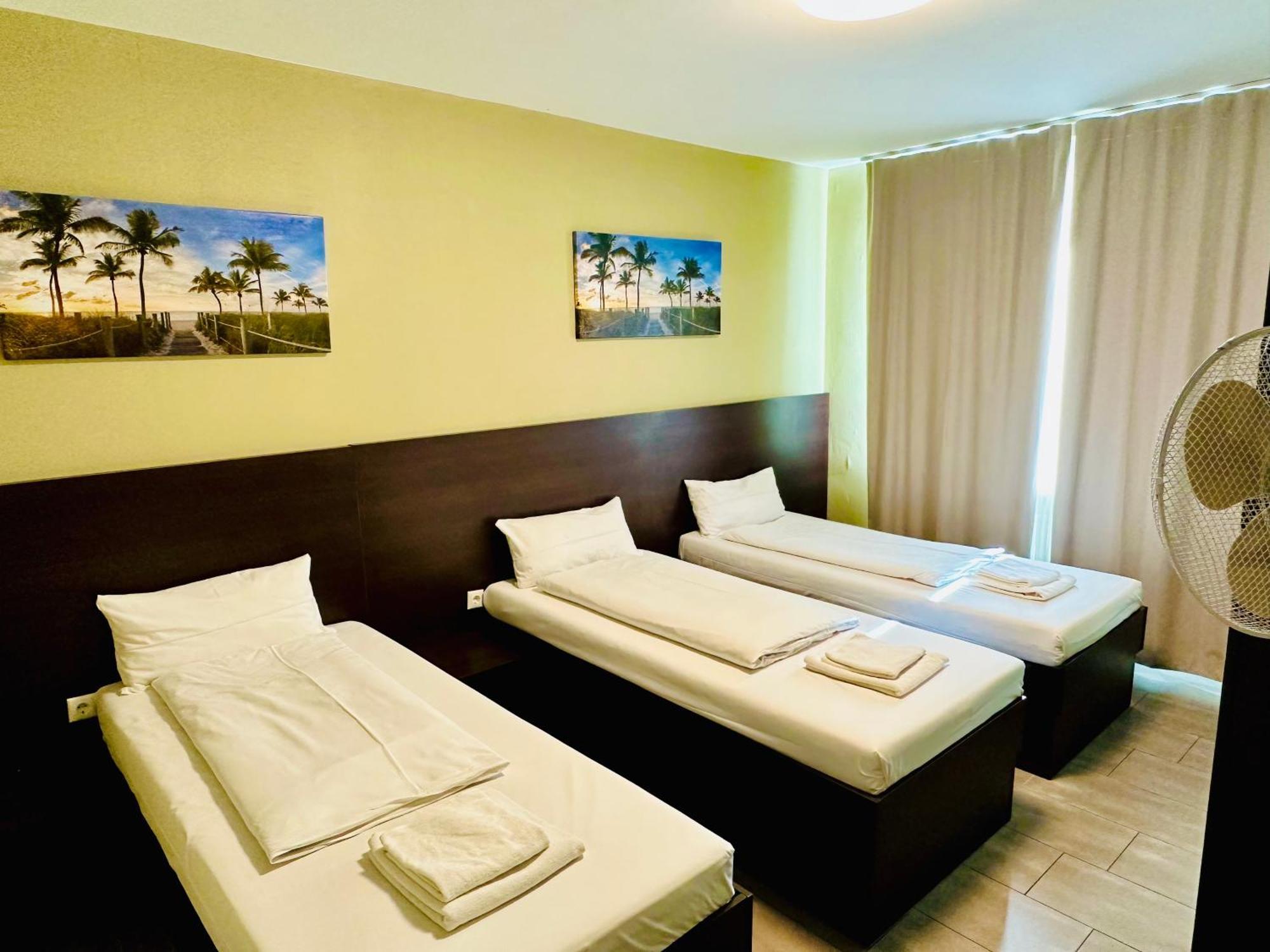 Hotel City Star Francoforte sul Meno Esterno foto