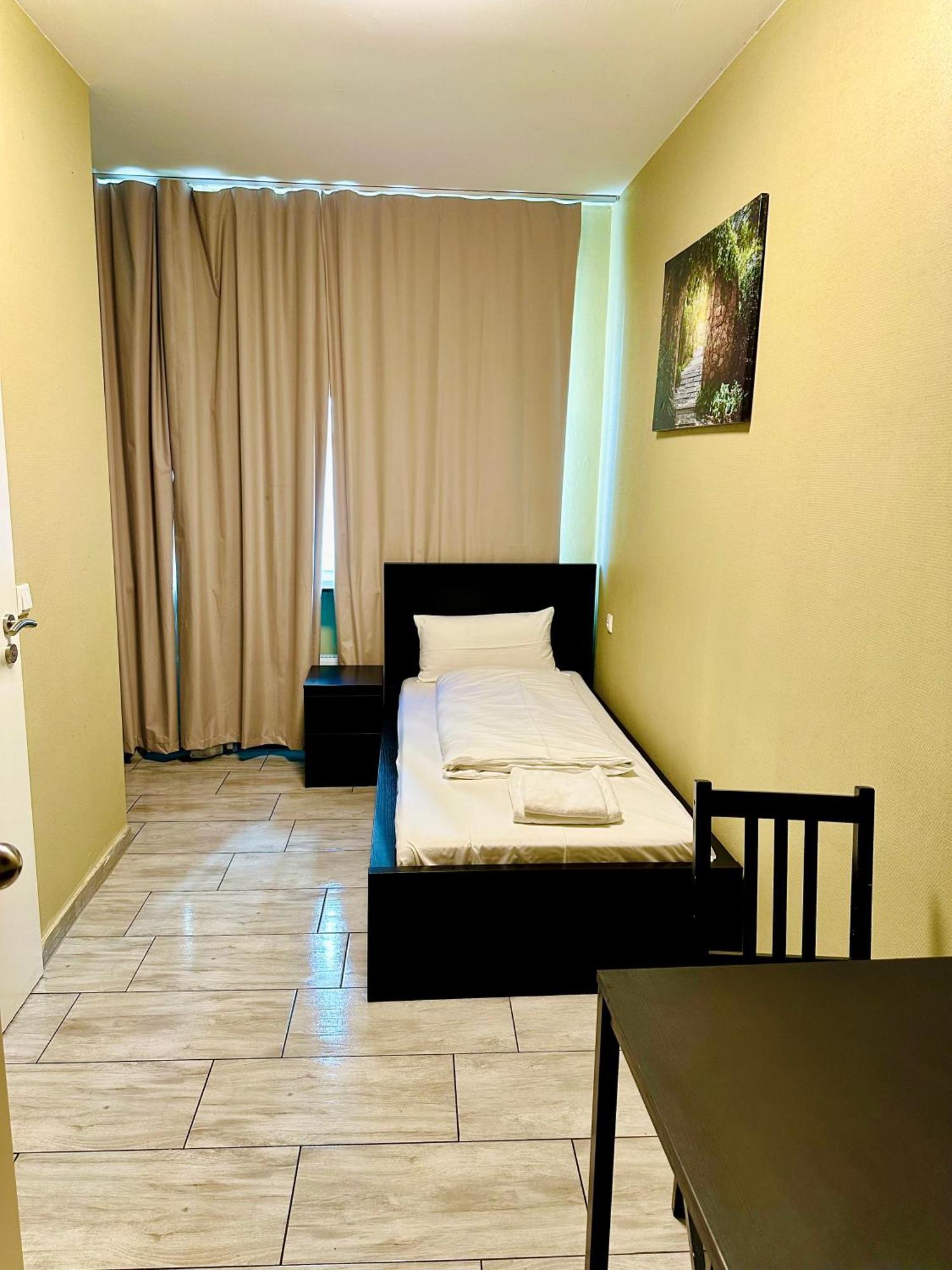 Hotel City Star Francoforte sul Meno Esterno foto