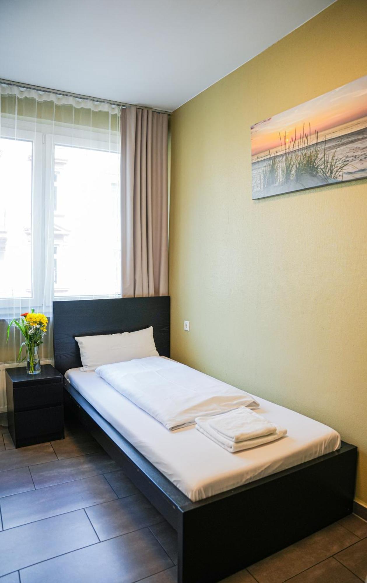 Hotel City Star Francoforte sul Meno Esterno foto